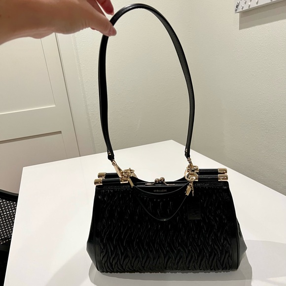 Coach Pleated handbag - like new - Picture 9 of 9